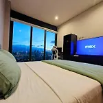 Luxury 20Th-Floor Loft