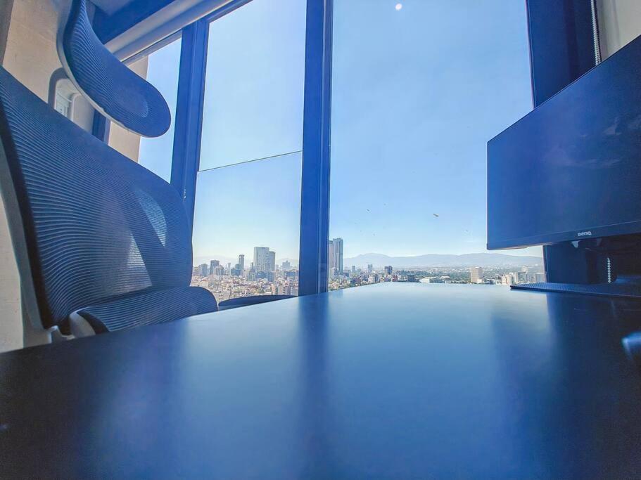 Luxury 20th-floor Loft
